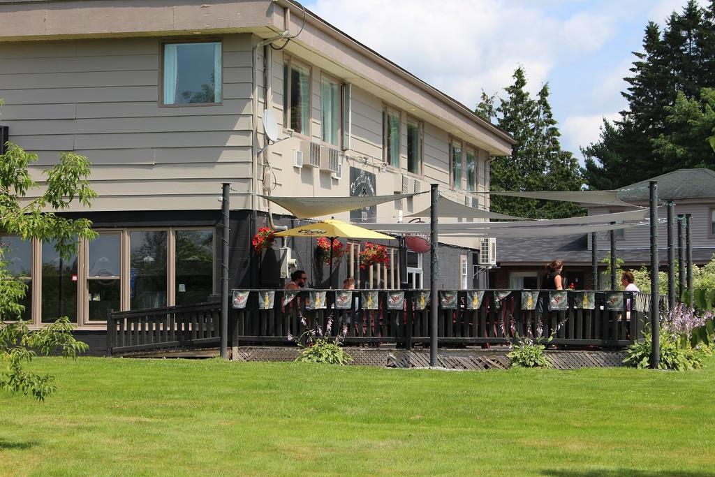 The Fort Nashwaak Motel フレデリクトン エクステリア 写真